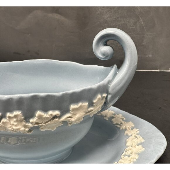 WEDGWOOD Queen's Ware CREAM ON LAVENDER Gravy Boat w/Underplate Shell Edge Grape - Picture 11 of 13